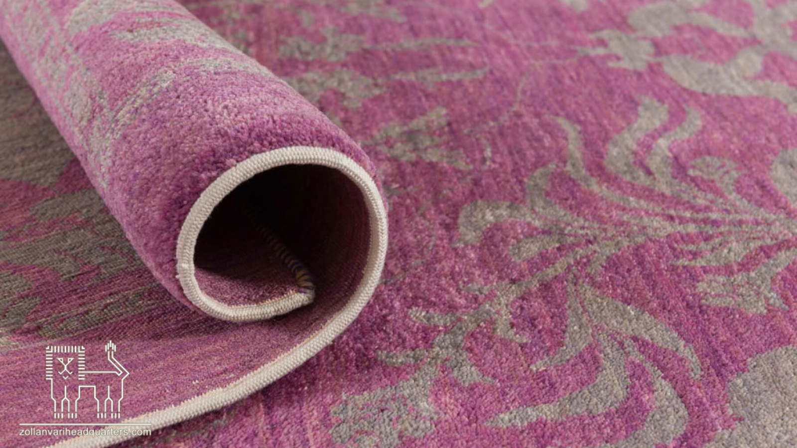 Persian handmade carpet market in Medina (2)