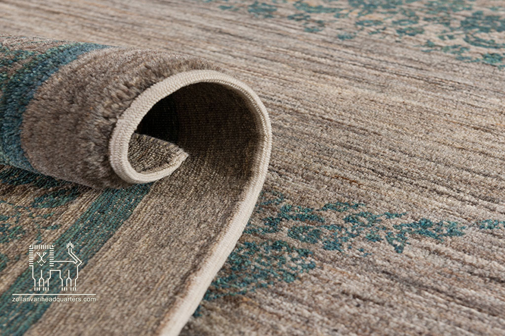 Selling handmade Iranian rugs in Deira City Center (1)