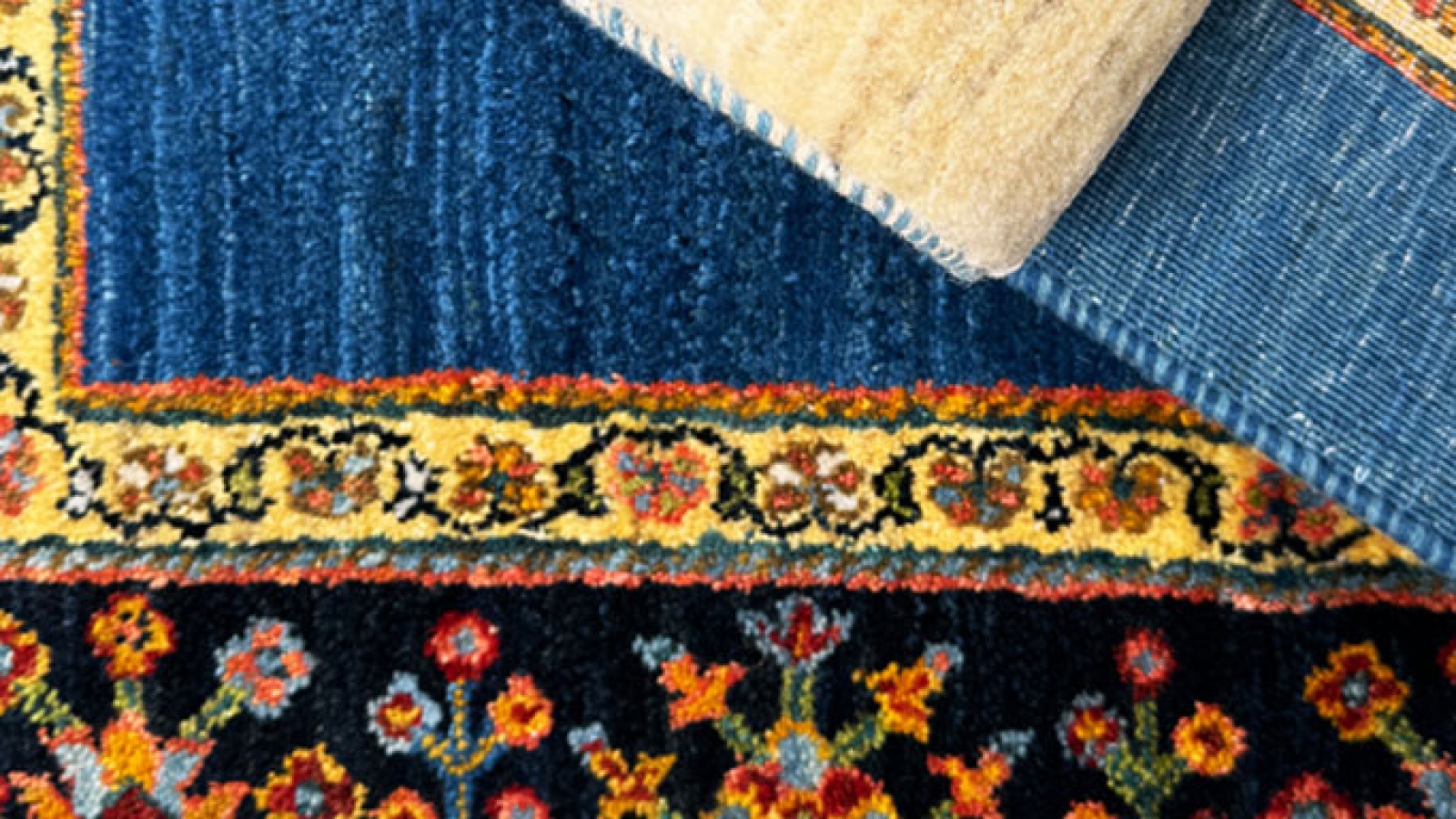 فرش دستباف آبی